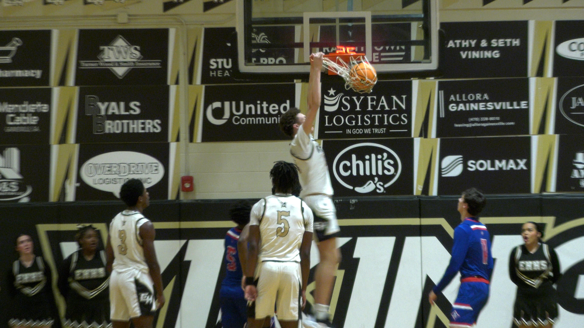 Vikings hold on to win top-10 thriller against Jefferson [VIDEO]