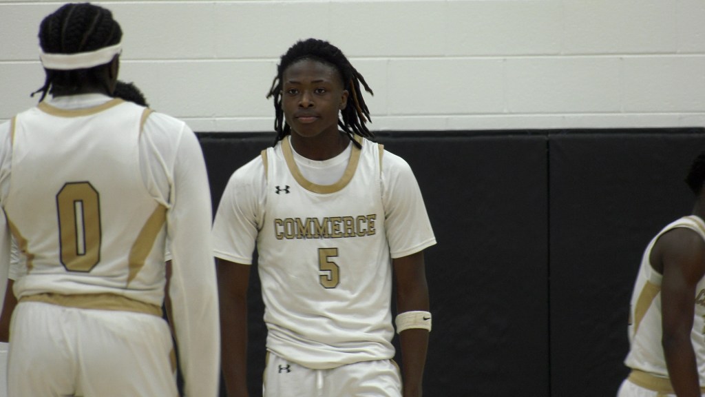 Two juniors, one senior take POW hoops&nbsp;awards