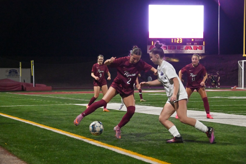 Goal-scorers Hill, Dussouy capture weekly honors