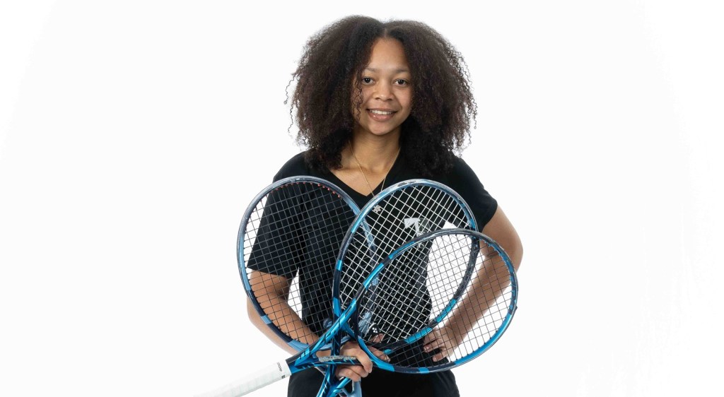 Freshman, Senior take tennis weekly&nbsp;honors